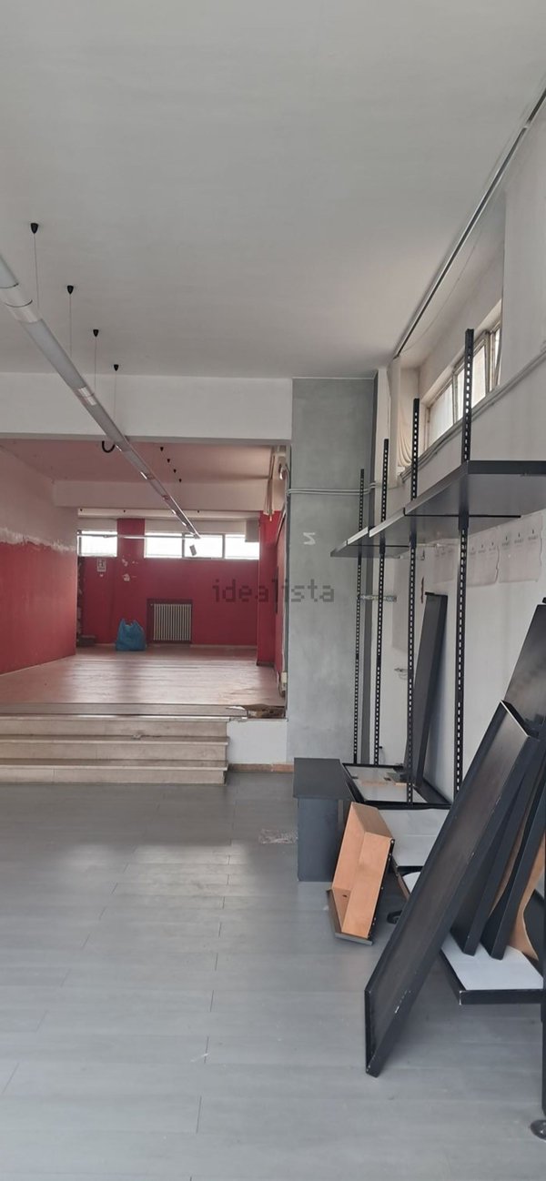 locale commerciale in affitto a Frosinone