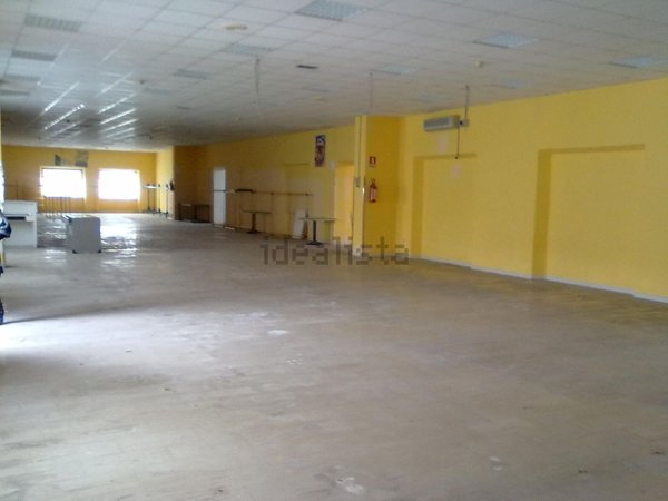locale commerciale in affitto a Frosinone