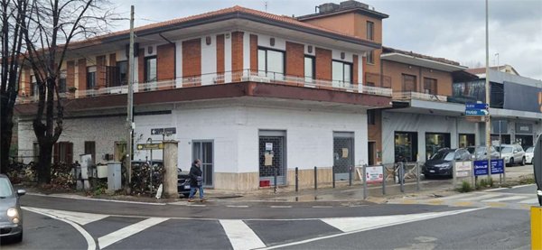locale commerciale in affitto a Frosinone
