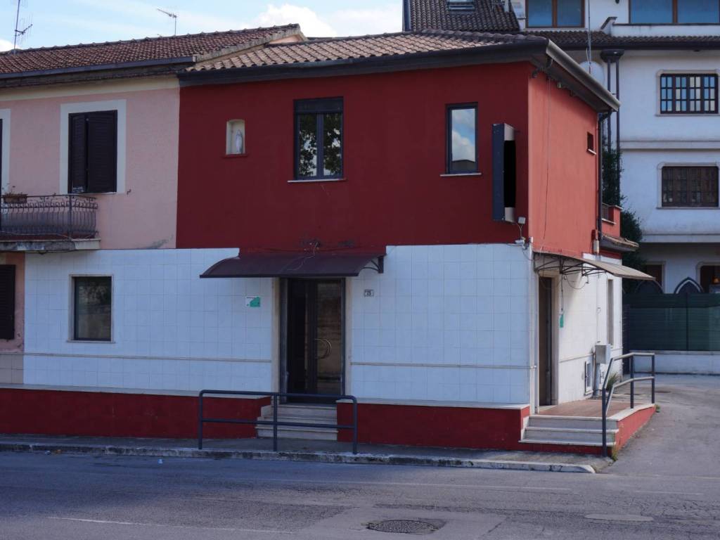 negozio in affitto a Frosinone