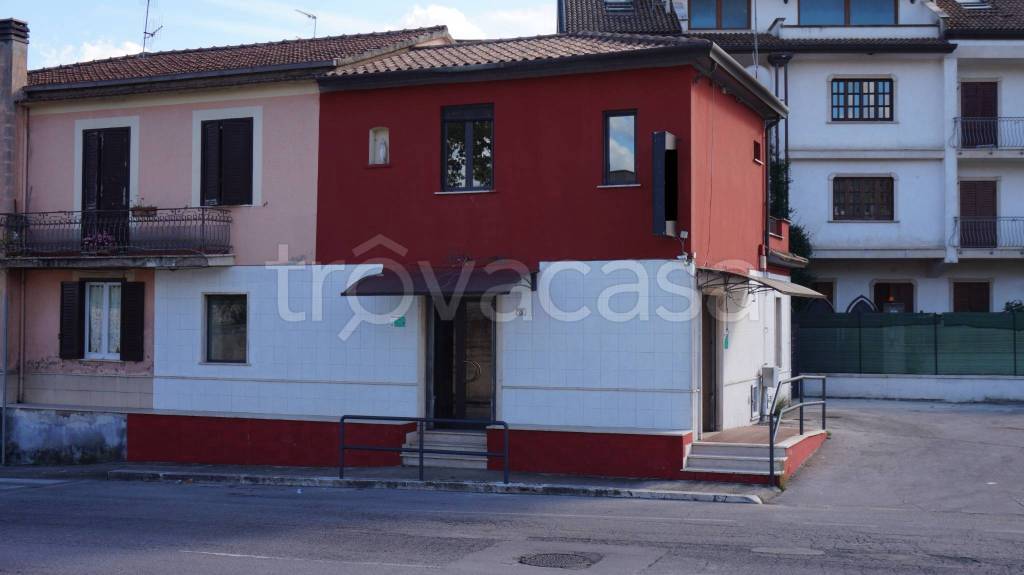 negozio in affitto a Frosinone