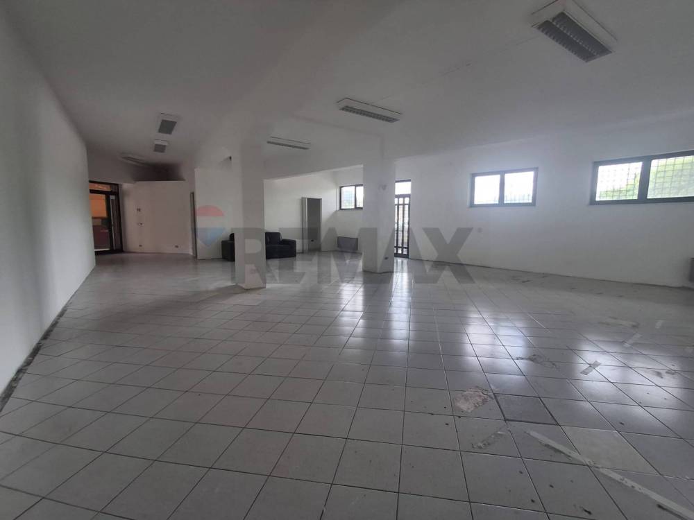 locale commerciale in affitto a Frosinone