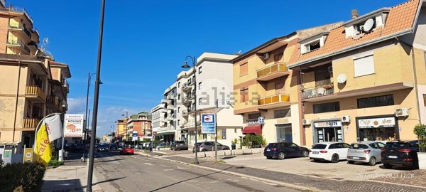 locale commerciale in affitto a Frosinone