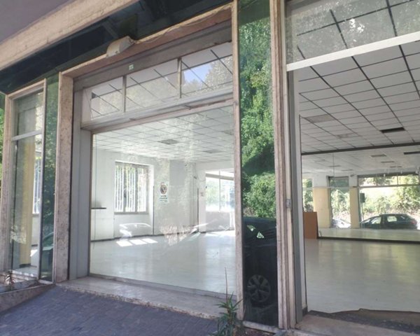 locale commerciale in affitto a Frosinone