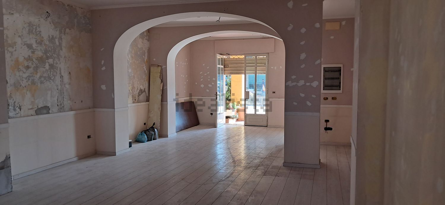 locale commerciale in affitto a Frosinone