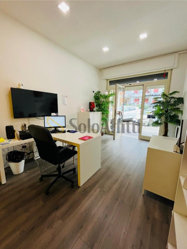 locale commerciale in affitto a Frosinone