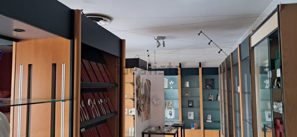 locale commerciale in affitto a Frosinone