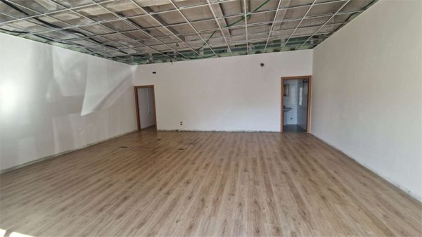 locale commerciale in affitto a Frosinone