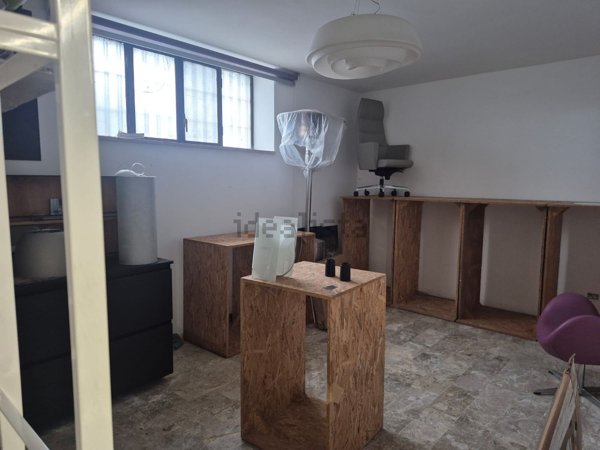 locale commerciale in affitto a Frosinone