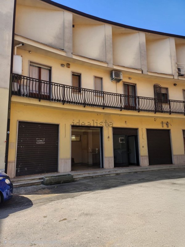 locale commerciale in affitto a Frosinone