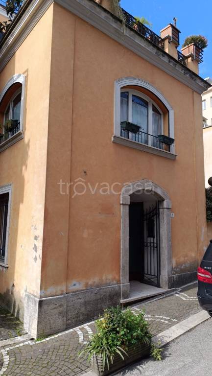 negozio in affitto a Frosinone