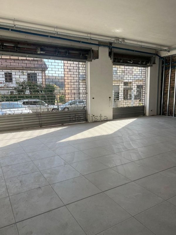 locale commerciale in affitto a Frosinone