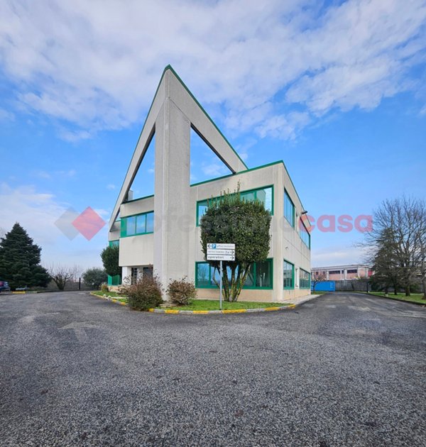 ufficio in affitto a Frosinone in zona Fontana Grande