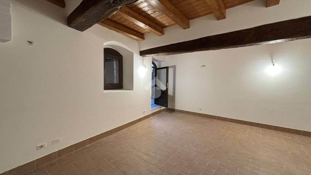 negozio in affitto ad Isola del Liri