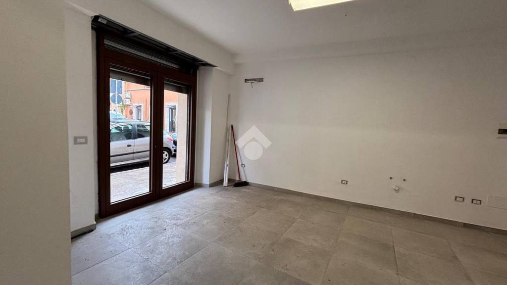 negozio in affitto ad Isola del Liri