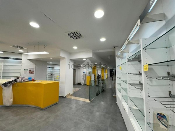 locale commerciale in affitto ad Isola del Liri