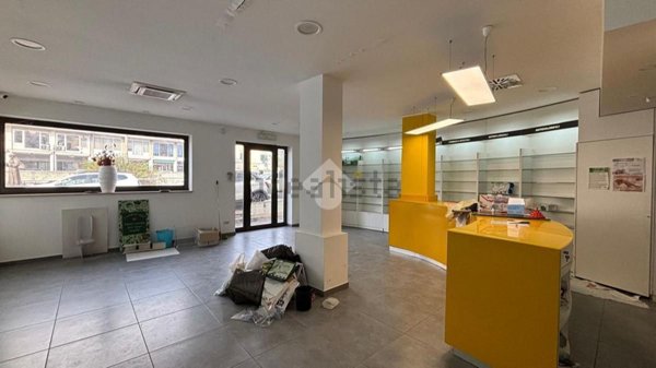 locale commerciale in affitto ad Isola del Liri