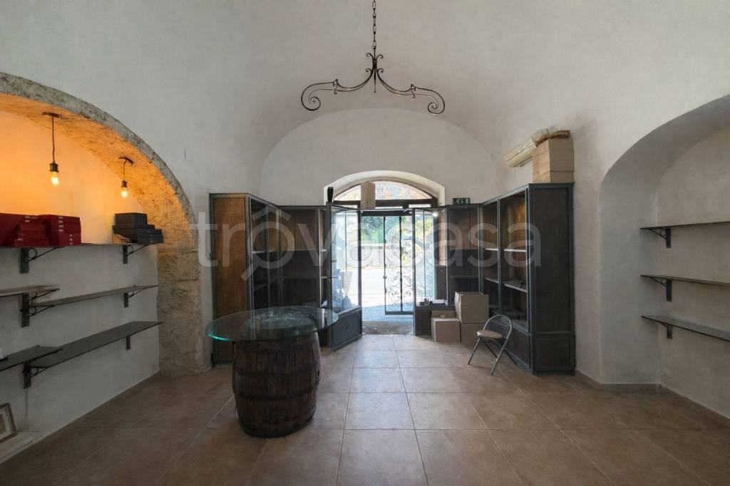 negozio in affitto ad Isola del Liri