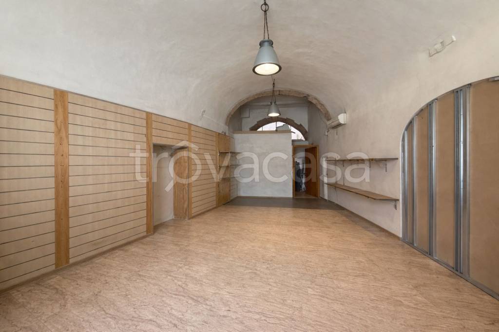 negozio in affitto ad Isola del Liri