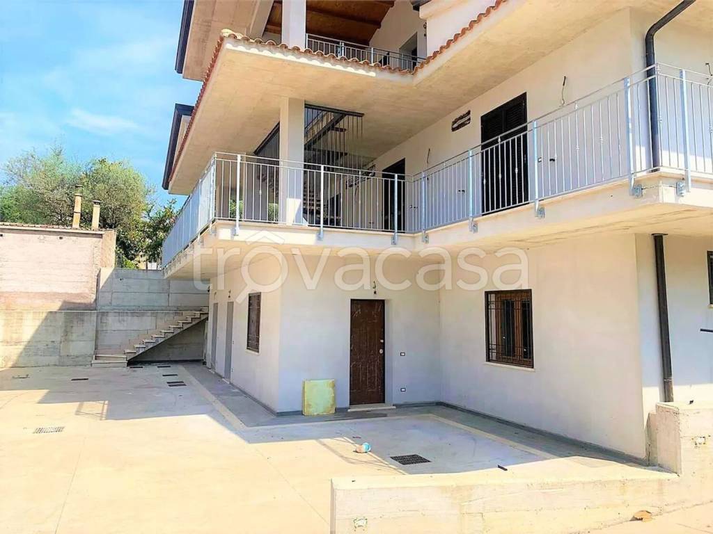 negozio in affitto a Monte San Giovanni Campano in zona La Lucca