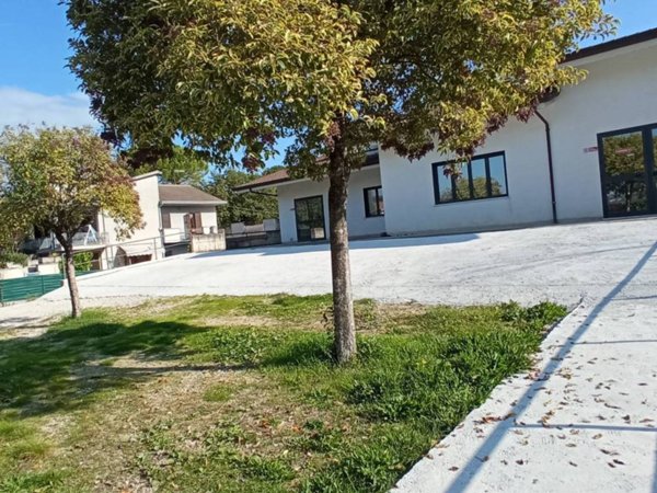 negozio in affitto a Monte San Giovanni Campano