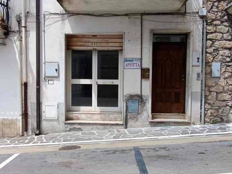 locale commerciale in affitto a Pico