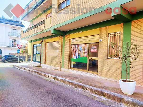 locale commerciale in affitto a Piedimonte San Germano