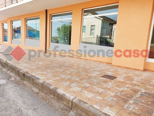 locale commerciale in affitto a Piedimonte San Germano