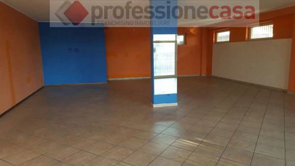 locale commerciale in affitto a Piedimonte San Germano
