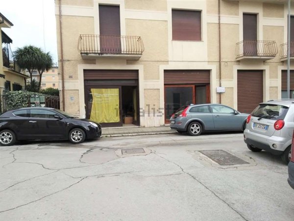 locale commerciale in affitto a Sora