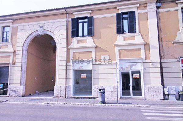 locale commerciale in affitto a Sora
