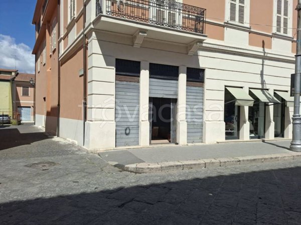 negozio in affitto a Sora