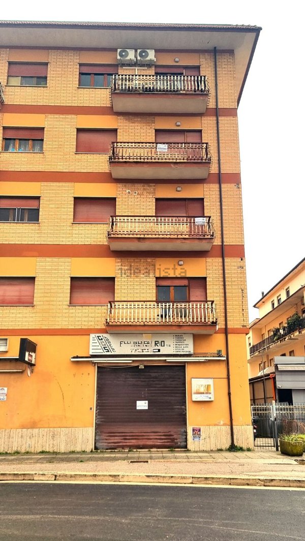 locale commerciale in affitto a Sora