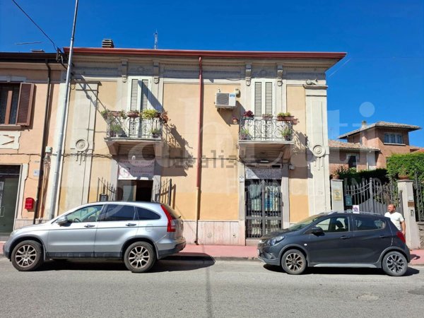 locale commerciale in affitto a Sora