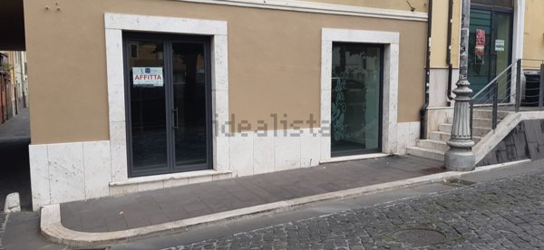 locale commerciale in affitto a Sora