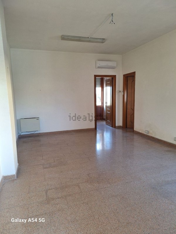 locale commerciale in affitto a Sora