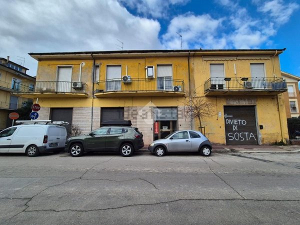 locale commerciale in affitto a Sora