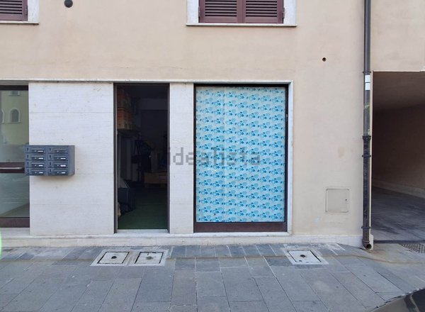 locale commerciale in affitto a Sora