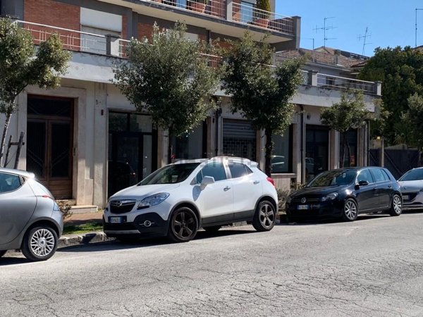 locale commerciale in affitto a Sora