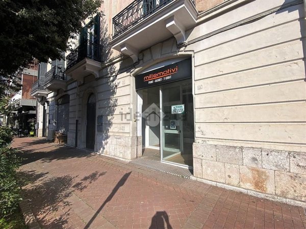 locale commerciale in affitto a Sora