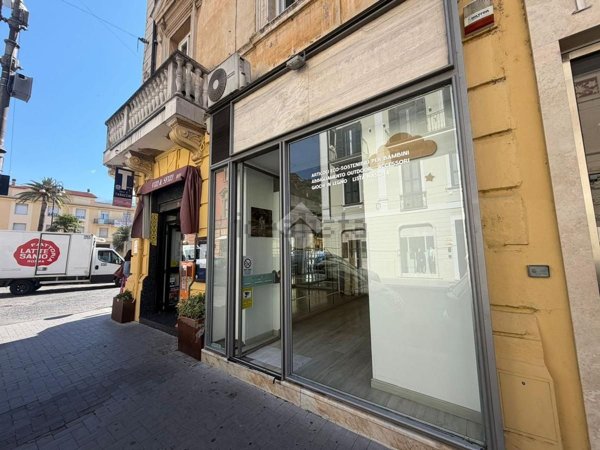 locale commerciale in affitto a Sora