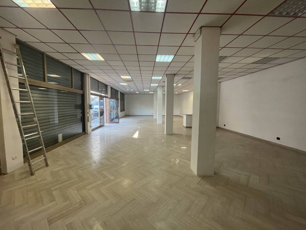 locale commerciale in affitto a Supino