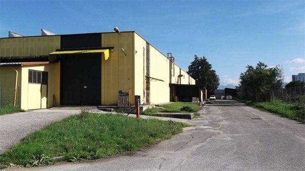 capannone in affitto a Supino