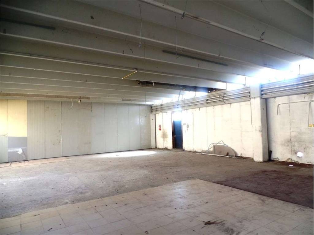 locale commerciale in affitto a Supino