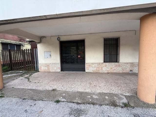locale commerciale in affitto a Veroli