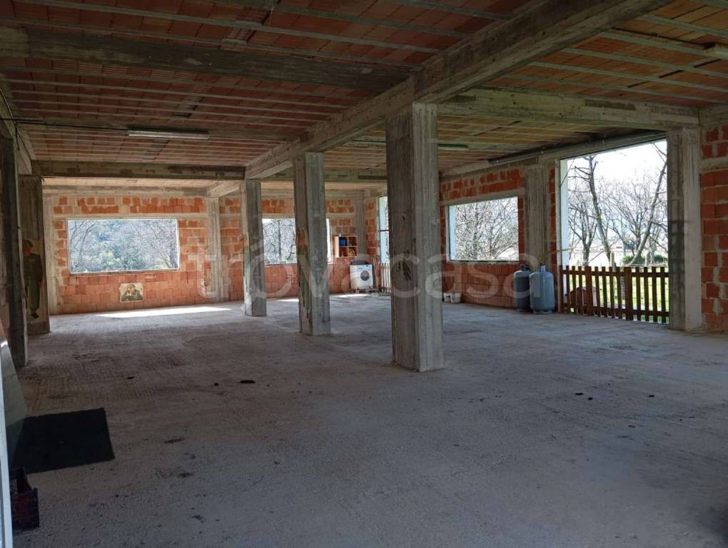 negozio in affitto ad Arienzo