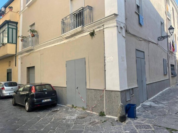 locale commerciale in affitto ad Aversa