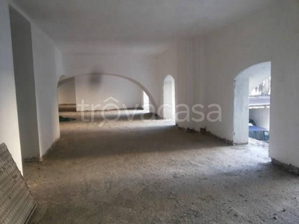 negozio in affitto ad Aversa in zona Centro Città