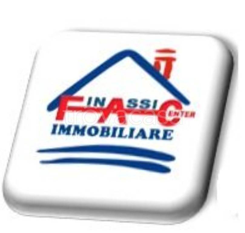negozio in affitto ad Aversa