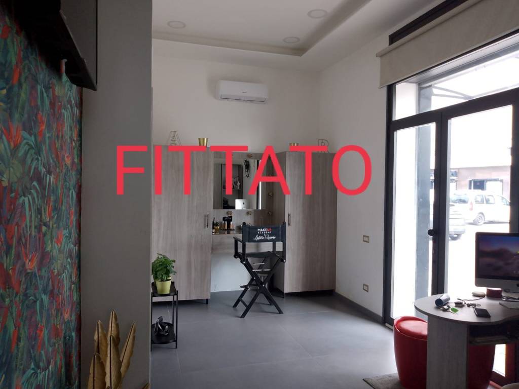 negozio in affitto ad Aversa in zona Centro Città